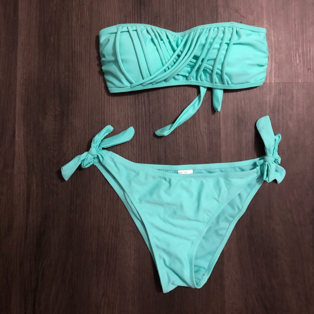 Aqua bikini, 2/20